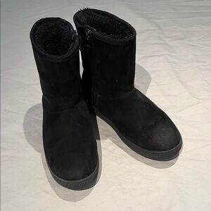 Girl’s Cat&Jack Size 3 Black Sherpa Zip Up Boots with Plush Lining